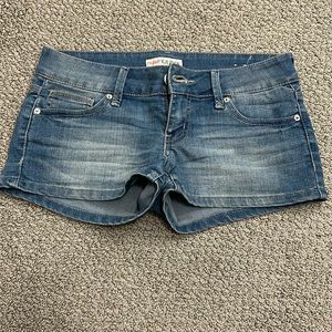 Like new low rise shorts